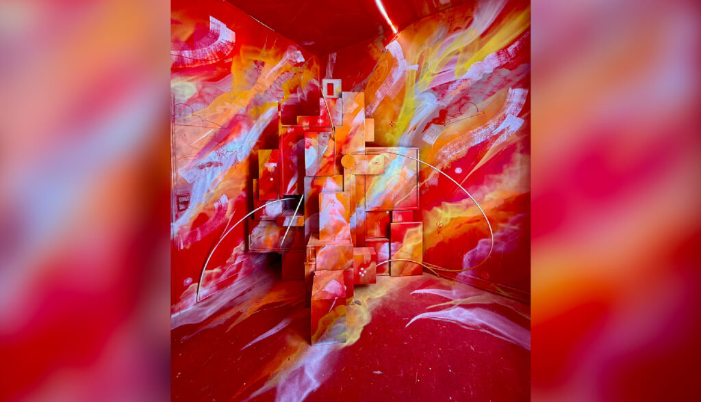 Oeuvre recyclage mobiliers urbains par Moyoshi à Tours lors d'une résidence artistique du Colors festival