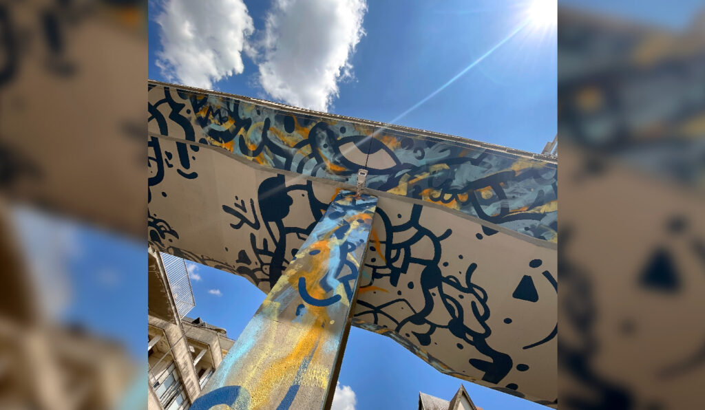 La passerelle université tours moyoshi Loire street art