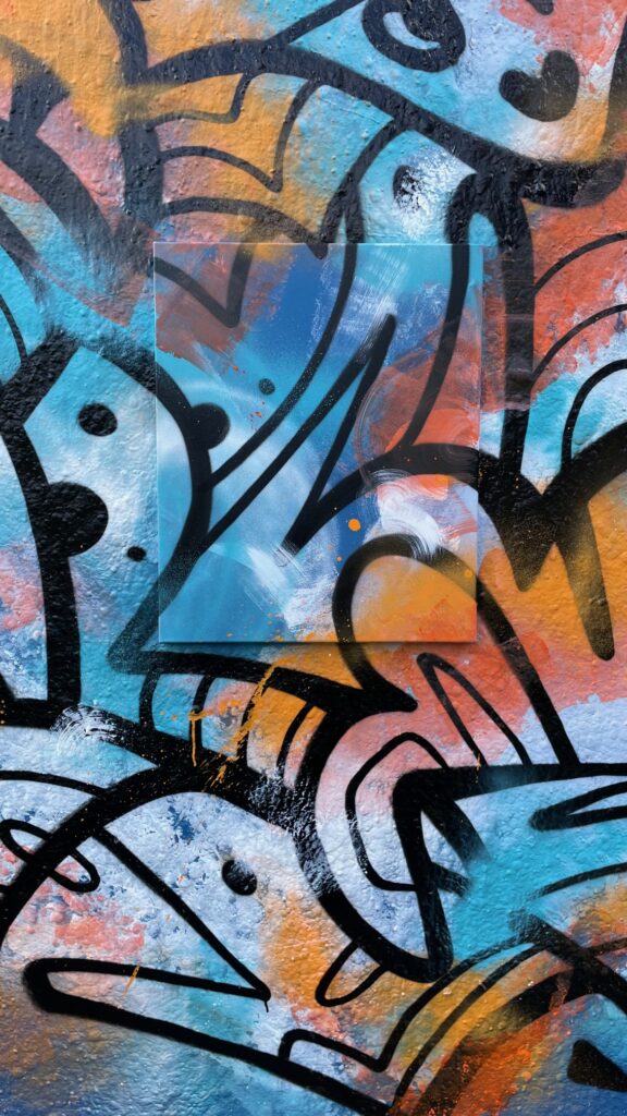 fragment de fresque street art Paris moyoshi oeuvre